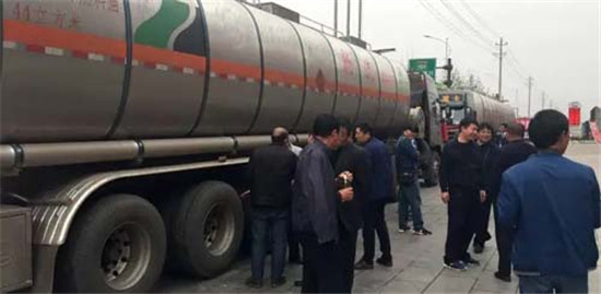 中集凌宇：三晉大地現(xiàn)新潮液罐車，引來200多人圍觀